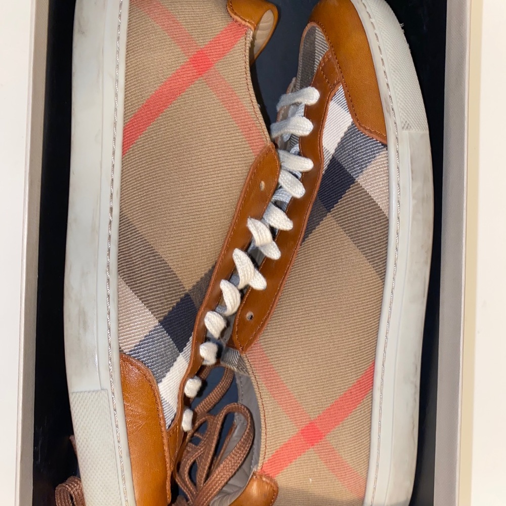 Burberry Women’s Sneaker - Picture 5 of 7